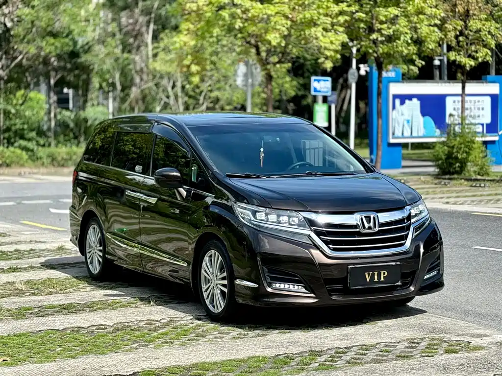 Elysion 2.4 L Luxury