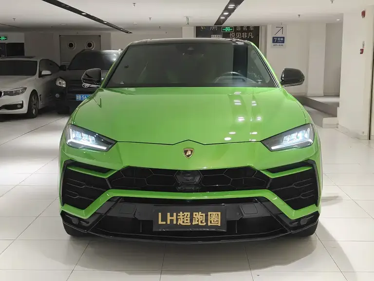 Lamborghini Urus 4.0 T V8