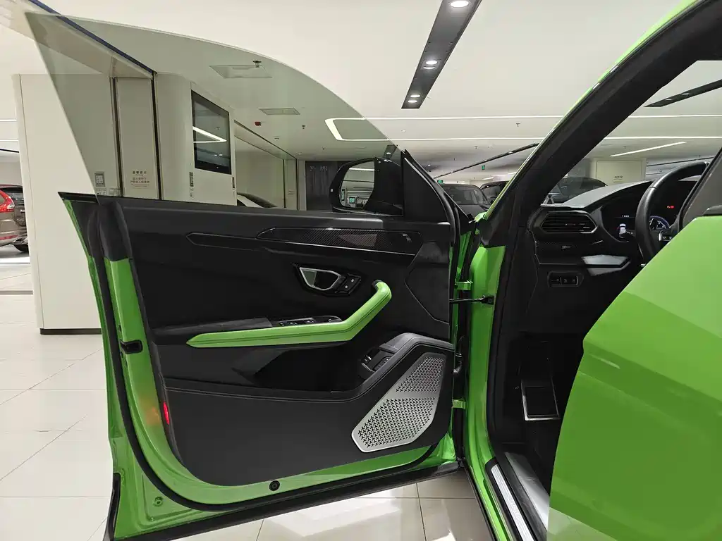 Urus 4.0 T V8