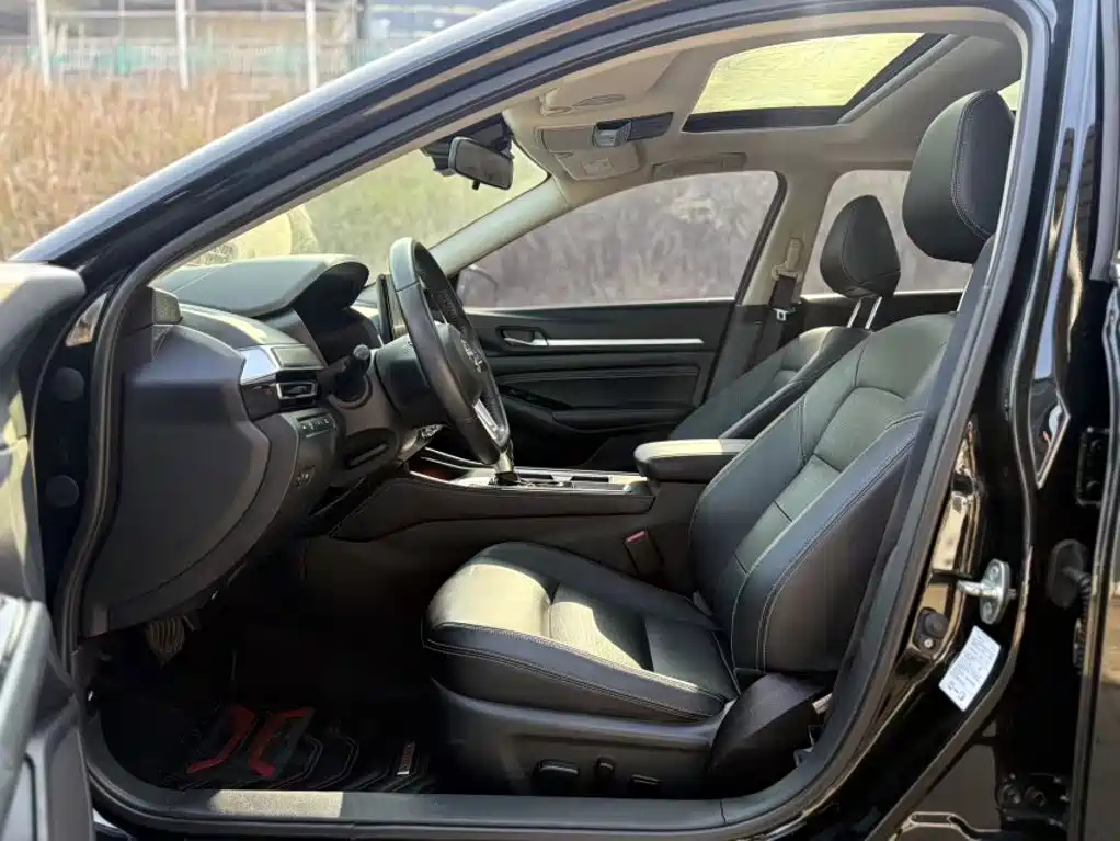 Teana 2.0 L XL-TLS Joy