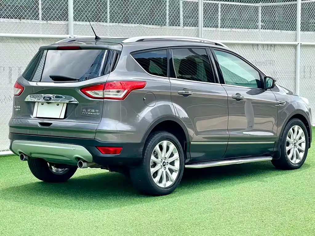Kuga 2.0 L GTDi 4 WD Distinguished