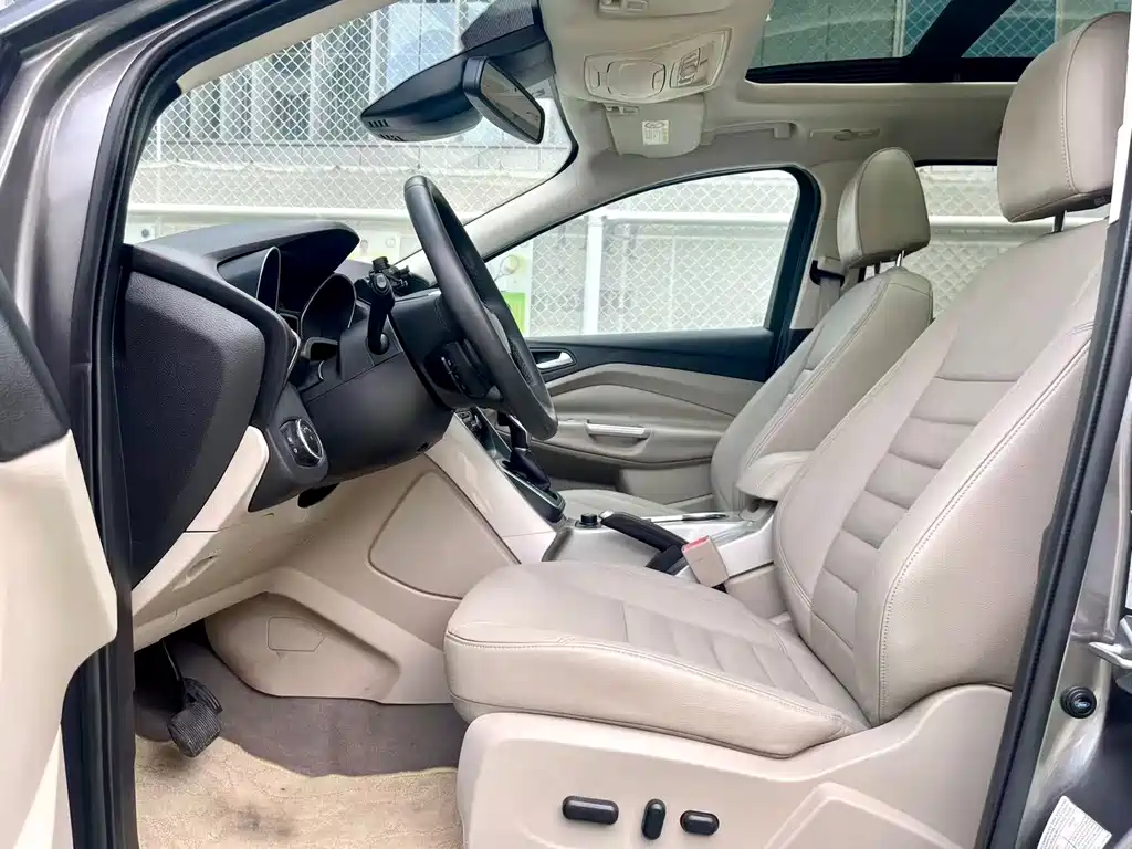 Kuga 2.0 L GTDi 4 WD Distinguished