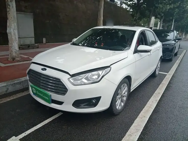 Ford Escort Happy 1.5 L Manual Fashion