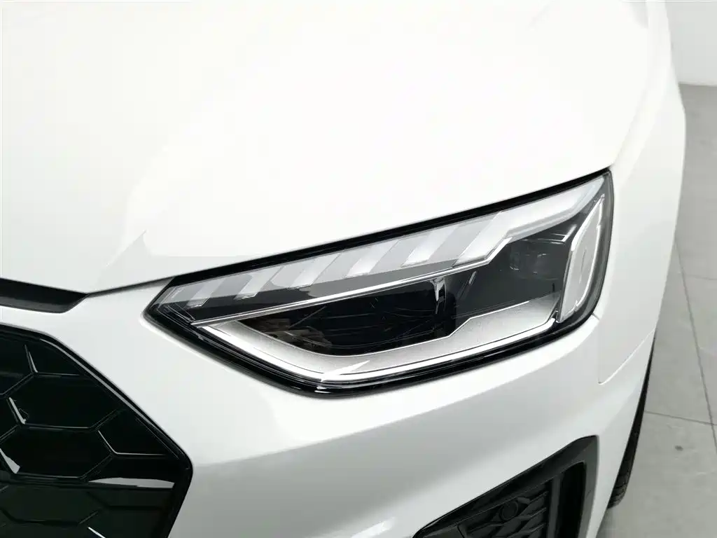 Audi A4 L 40 TFSI Luxury Dynamic