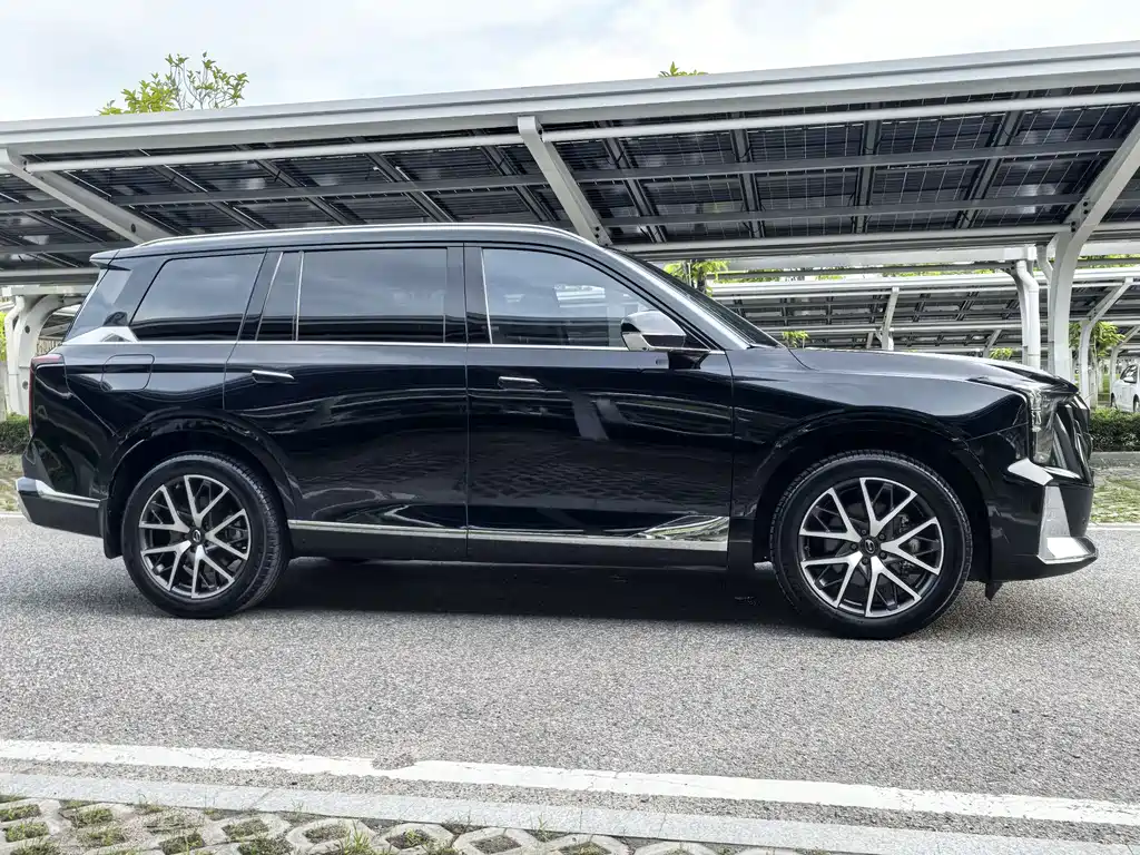 GAC Trumpchi GS8 Dual Engine Series 2.0 TM 2 WD Distinguished (6-seat)