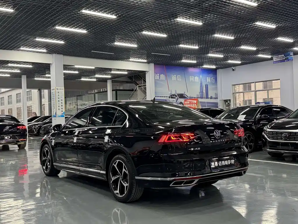 Magotan 200 10 K Commemorative 330 TSI DSG Luxury