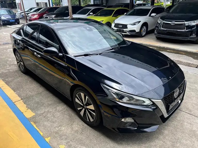 Nissan Teana 2.0 L XL Upper Smart Travel