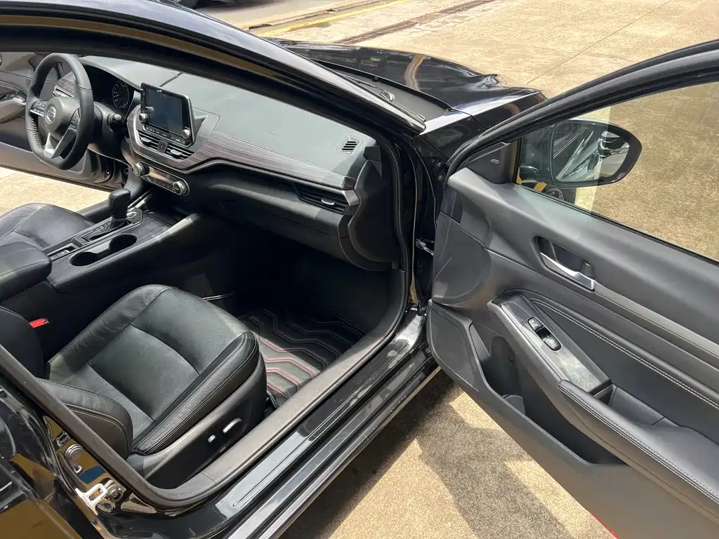 Teana 2.0 L XL Upper Smart Travel