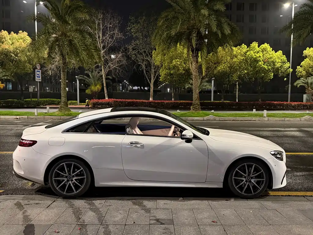 Mercedes-Benz E-Class (Import) E 260 Coupe