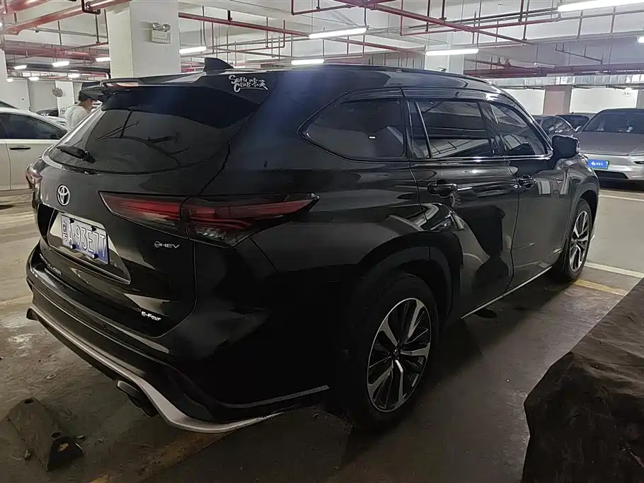 Crown Kluger 2.5 L HEV 4 WD Distinguished