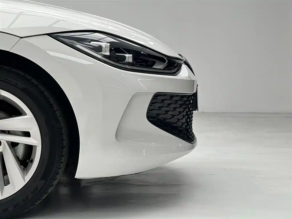 Lamando Lamando L 280 TSI DSG Dazzle Hot