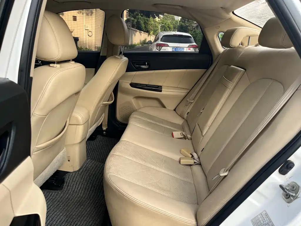 Eado 1.6 L Auto Luxury
