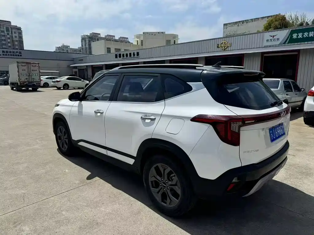 Seltos 1.5 L CVT Luxury