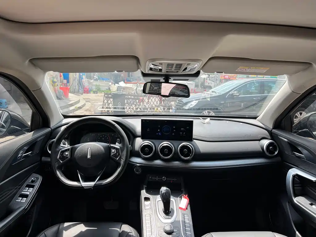 WEY VV5 1.5 T 2 WD Smart Pioneer