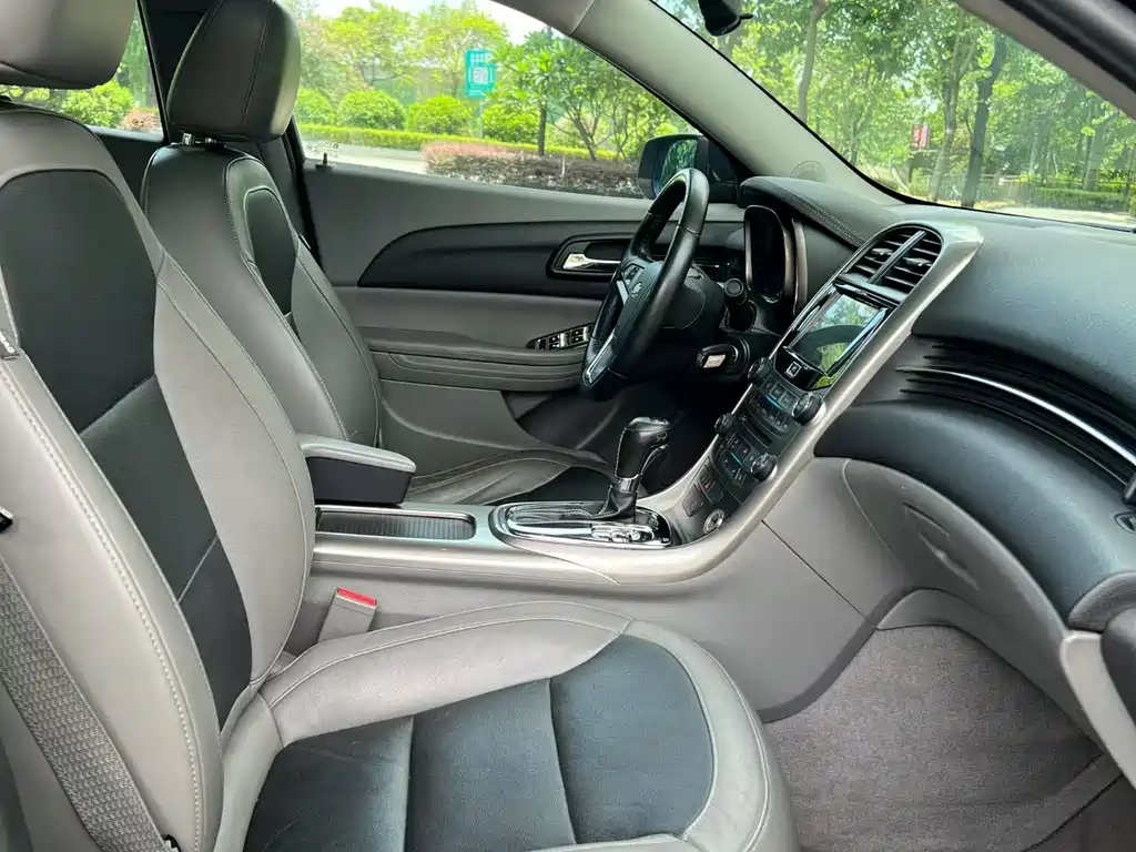 Malibu 2.0 L Auto Luxury