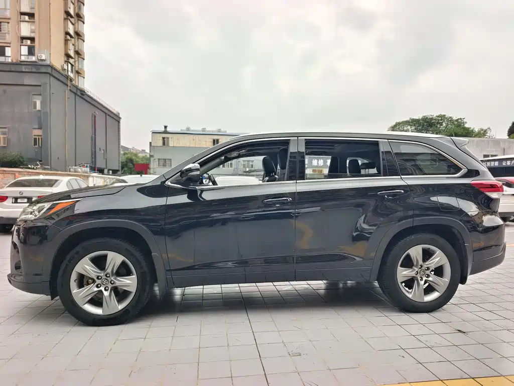 Highlander 2.0 T 4 WD Supreme 7-seat CN-V