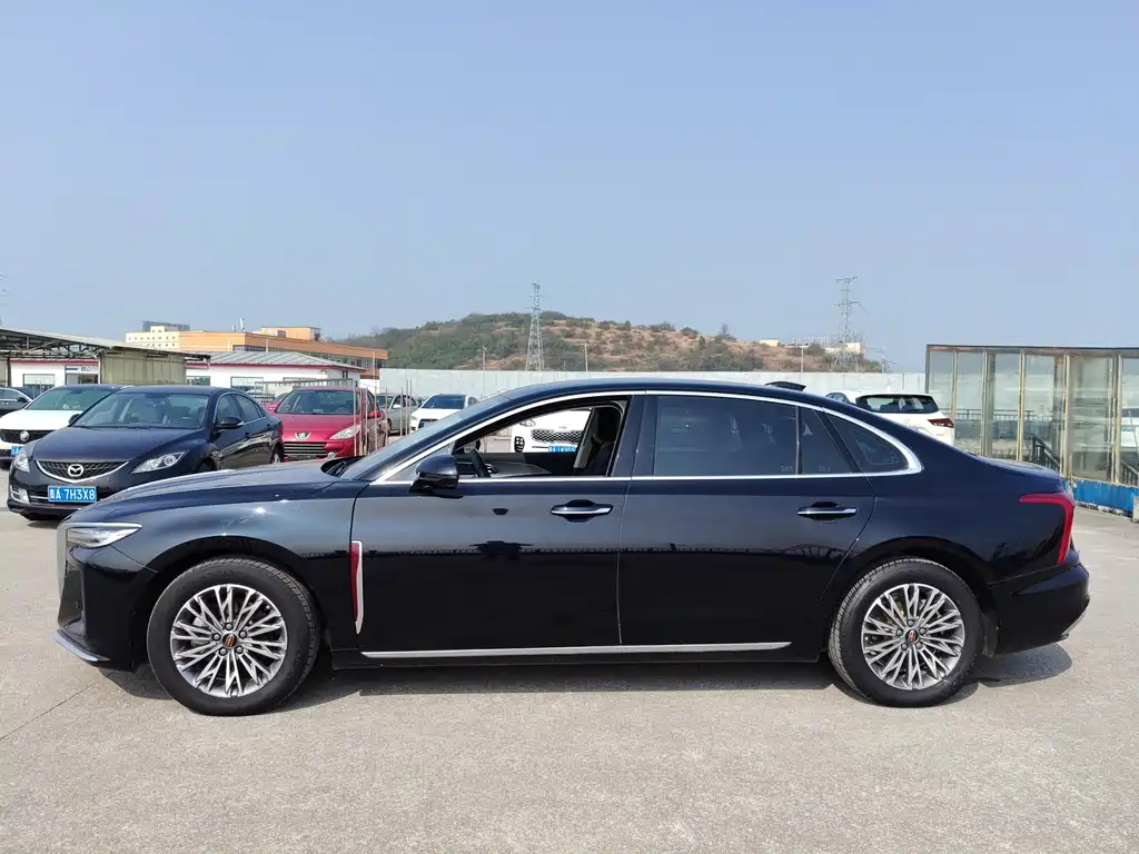 Hongqi H5 1.5 T DCT Connected Flagship Charm