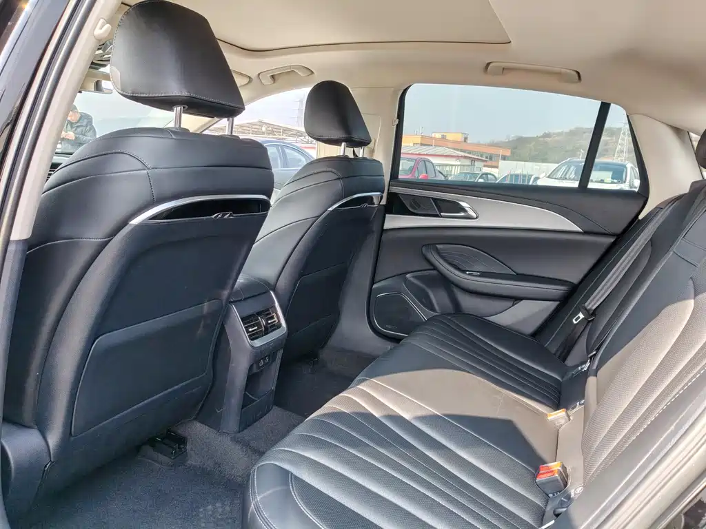 Hongqi H5 1.5 T DCT Connected Flagship Charm