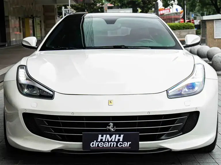 Ferrari GTC4 Lusso 6.3 L V12