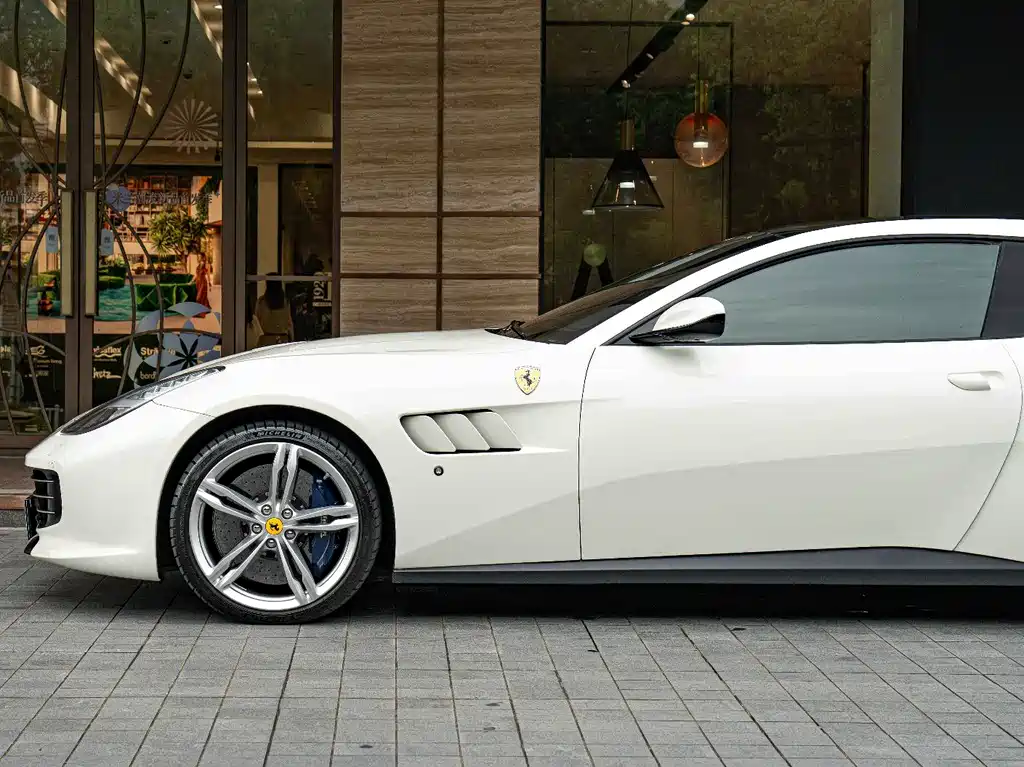 GTC4 Lusso 6.3 L V12