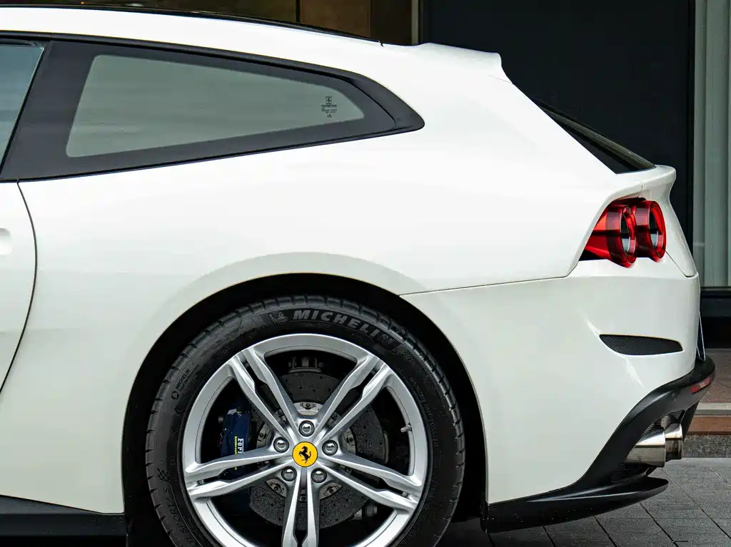 GTC4 Lusso 6.3 L V12