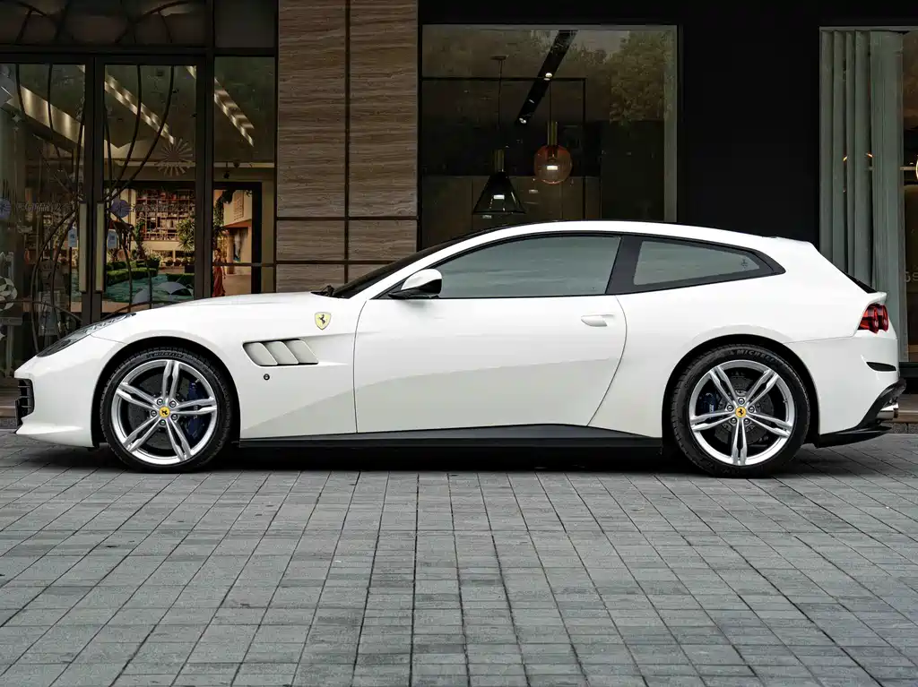 GTC4 Lusso 6.3 L V12