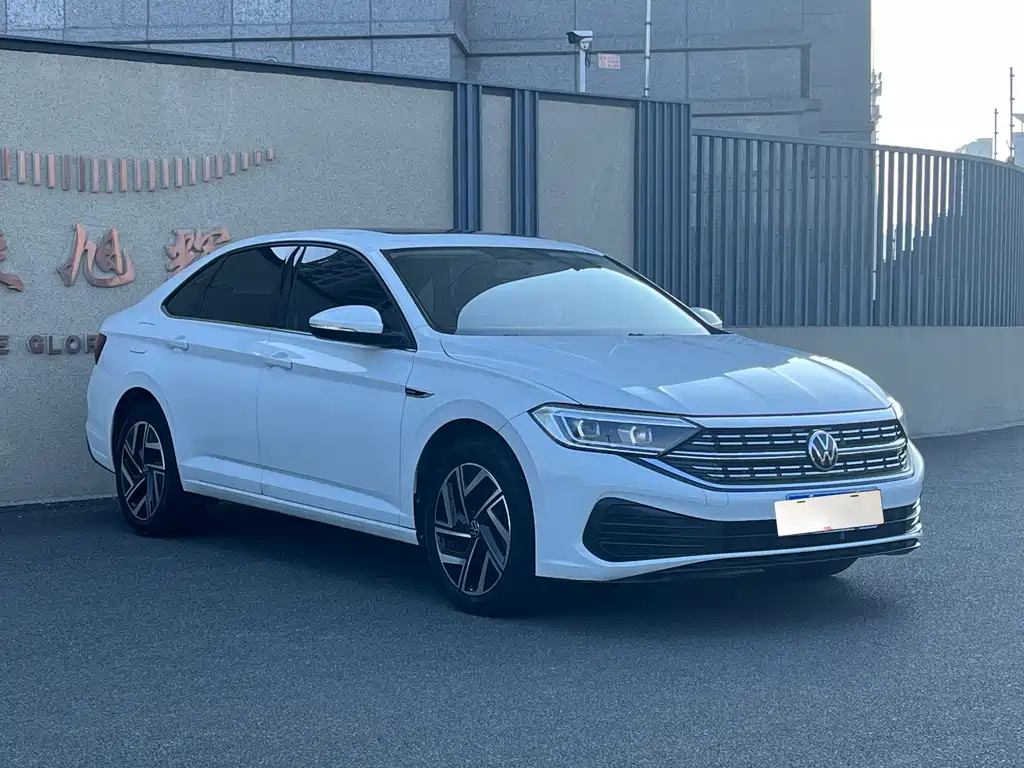 Sagitar 300 TSI DSG Fly Over