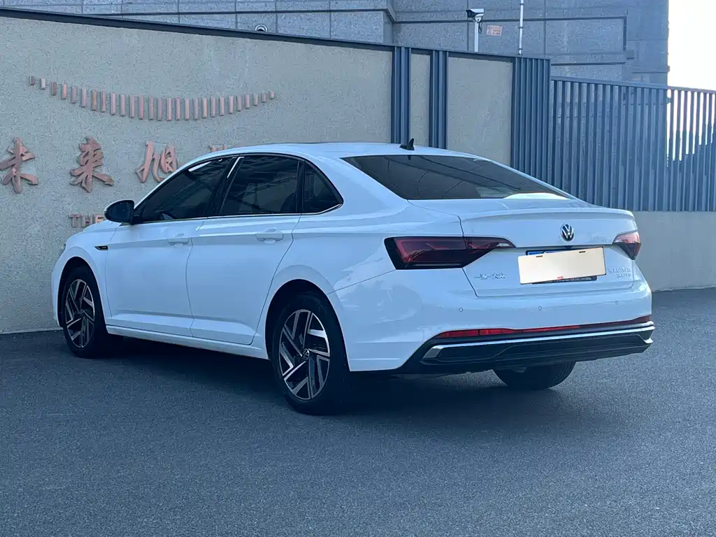 Sagitar 300 TSI DSG Fly Over