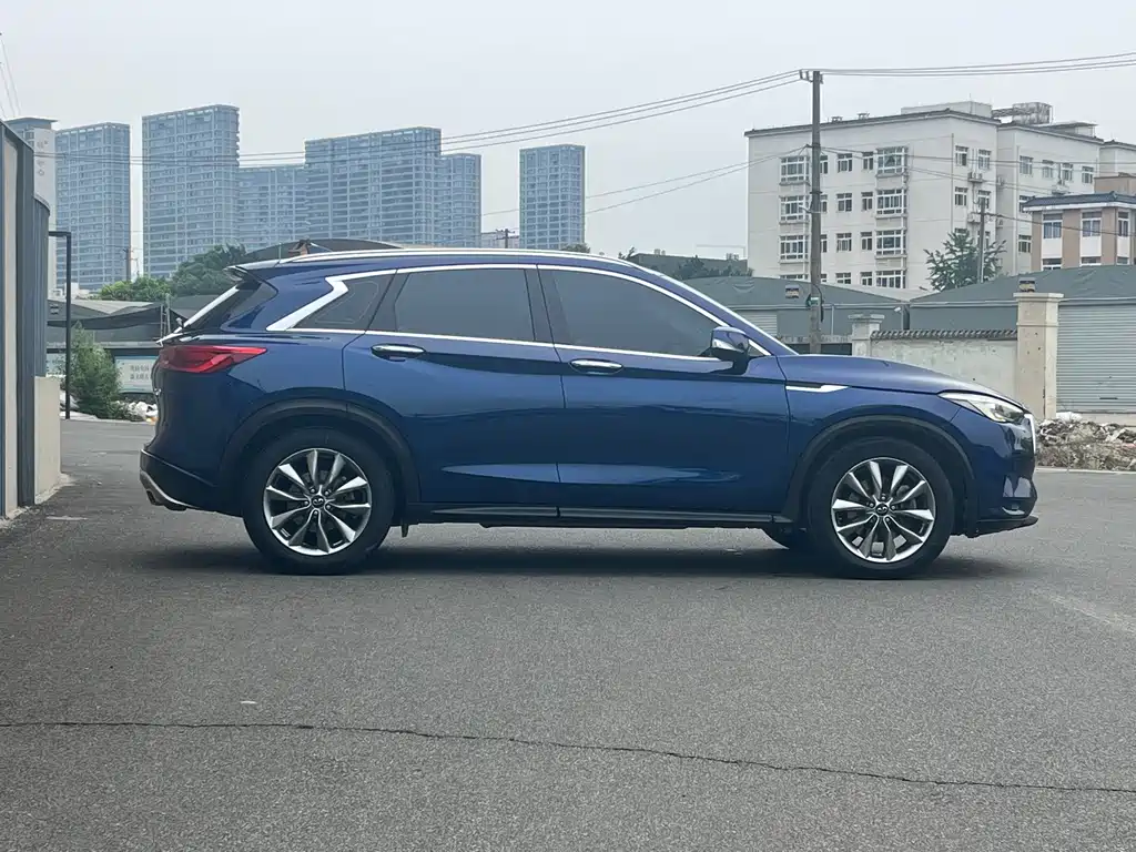 Infiniti QX50 2.0 T 2 WD Fashion