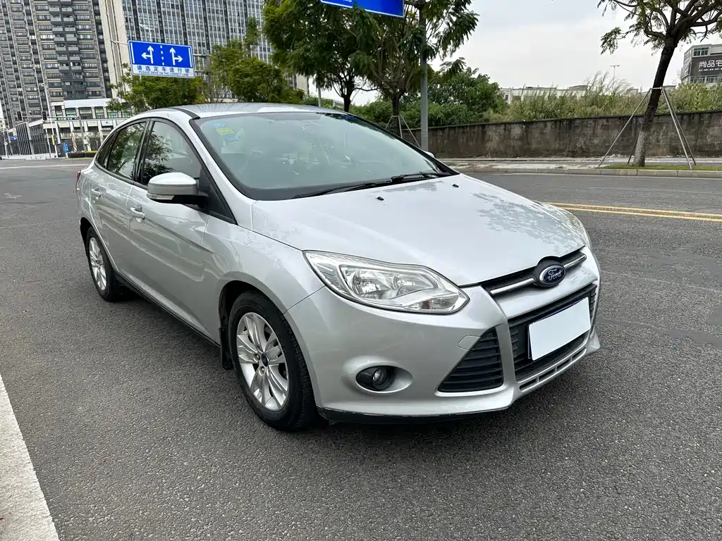 Focus Sedan 1.6 L Auto Comfort