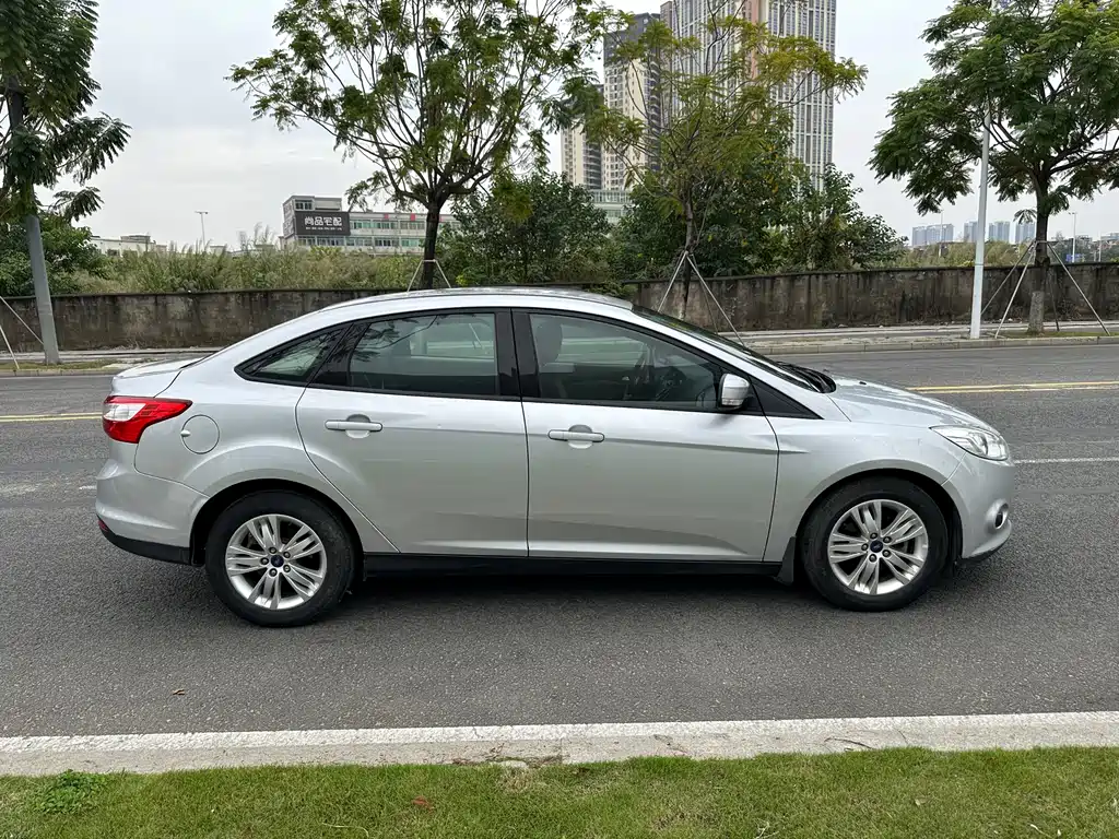 Focus Sedan 1.6 L Auto Comfort