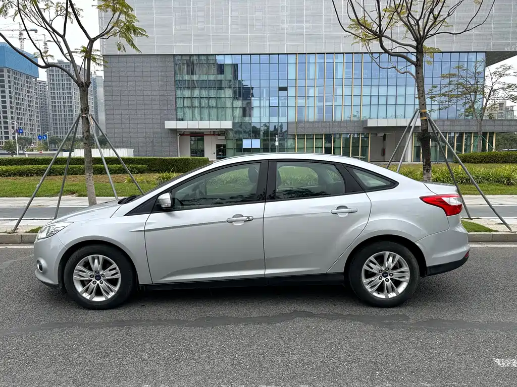 Focus Sedan 1.6 L Auto Comfort