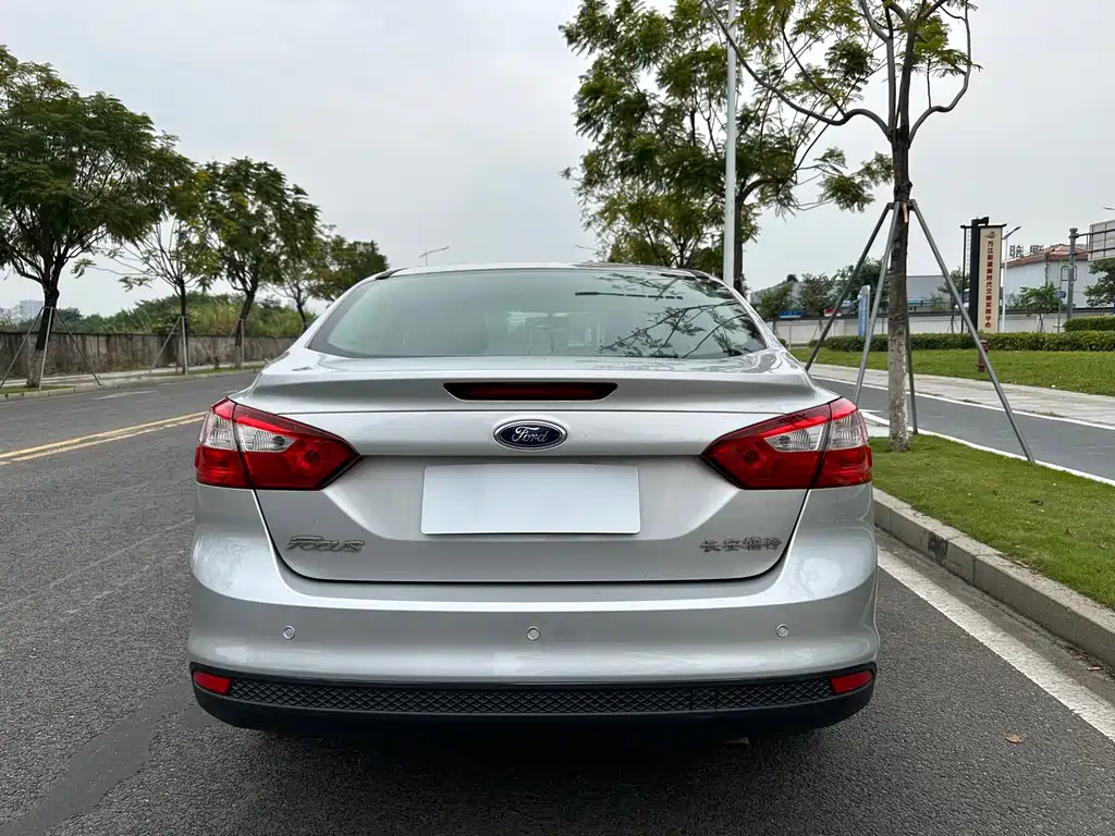 Focus Sedan 1.6 L Auto Comfort