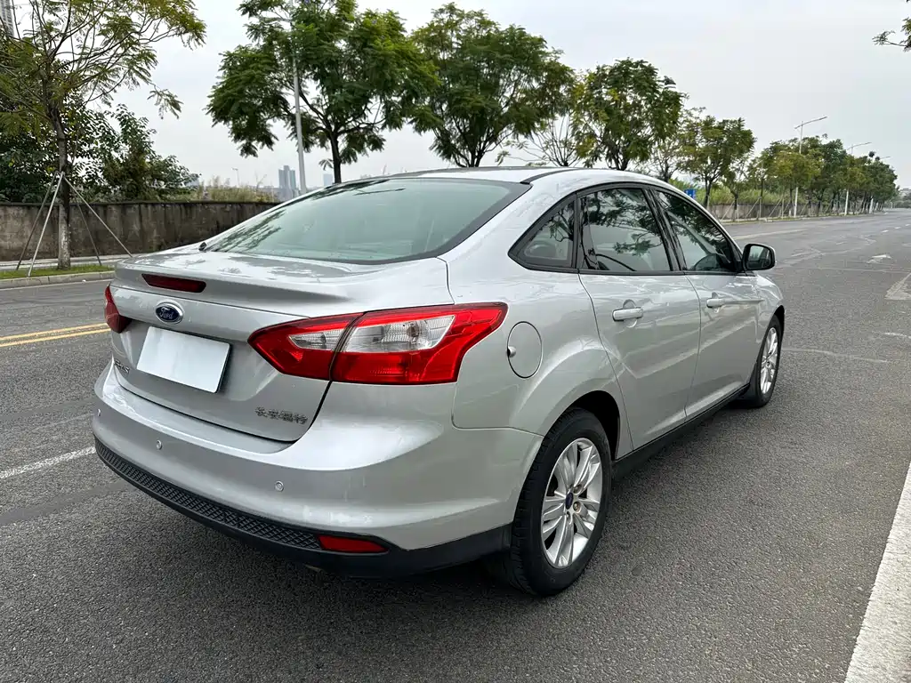Focus Sedan 1.6 L Auto Comfort