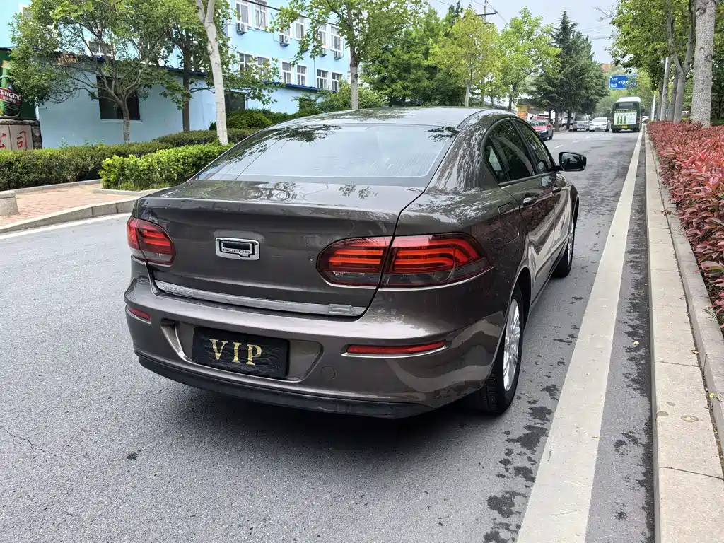 Qoros 3 Sedan 1.6 L Auto Leading