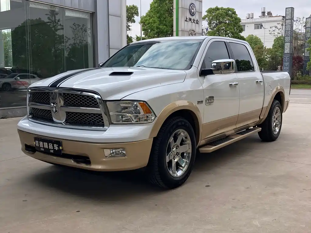 RAM Trucks 1500 5.7 L