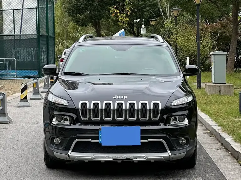 Jeep Cherokee 2.4 L Leading Intelligent