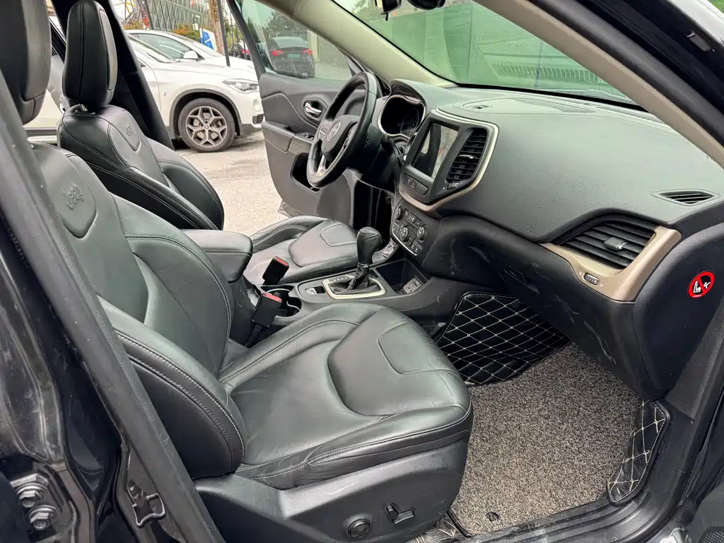 Cherokee 2.4 L Leading Intelligent