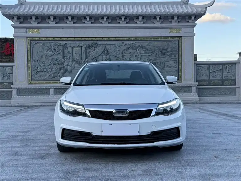 Qoros 3 观致3 2018款 三厢 1.6 L 自动尊享型