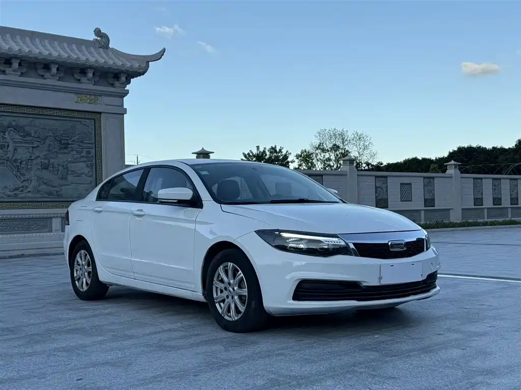 Qoros 3 观致3 2018款 三厢 1.6 L 自动尊享型