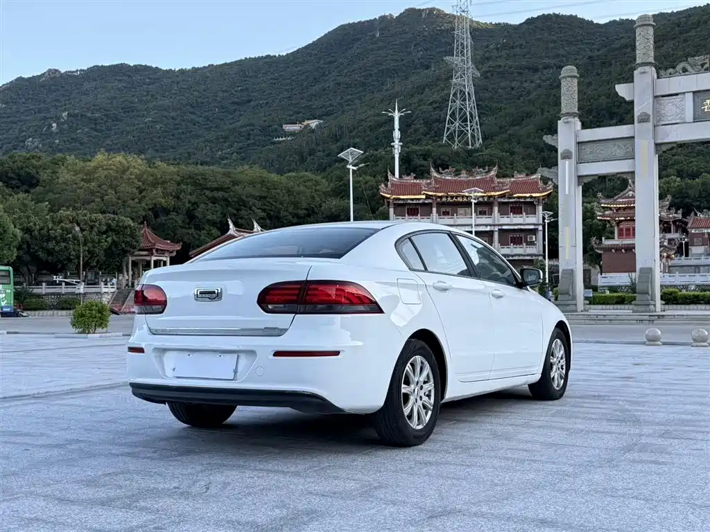 Qoros 3 观致3 2018款 三厢 1.6 L 自动尊享型