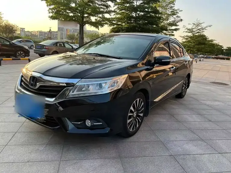 Honda Crider 1.8 L Auto Luxury