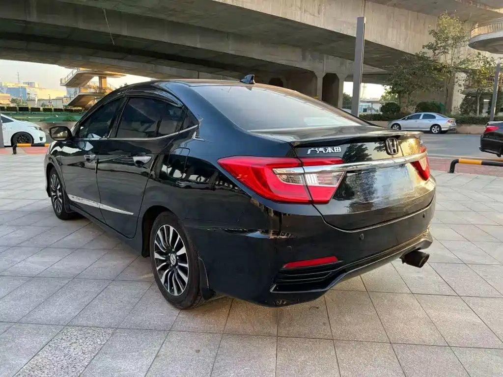 Crider 1.8 L Auto Luxury