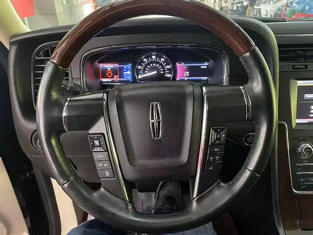 Navigator 3.5 T Auto