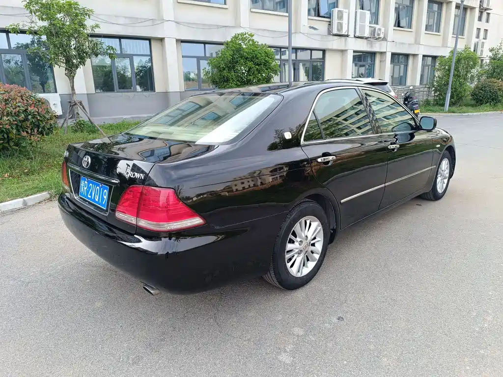 Crown 3.0 L Royal