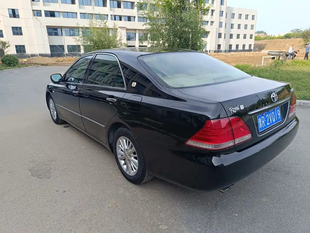 Crown 3.0 L Royal