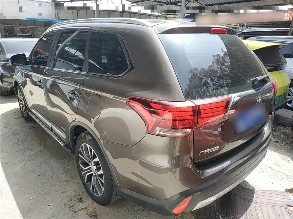 Outlander 2.0 L 2 WD Glory 5-seat