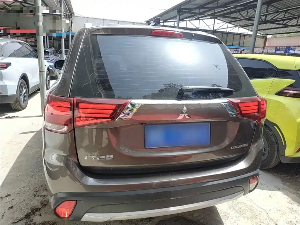 Outlander 2.0 L 2 WD Glory 5-seat