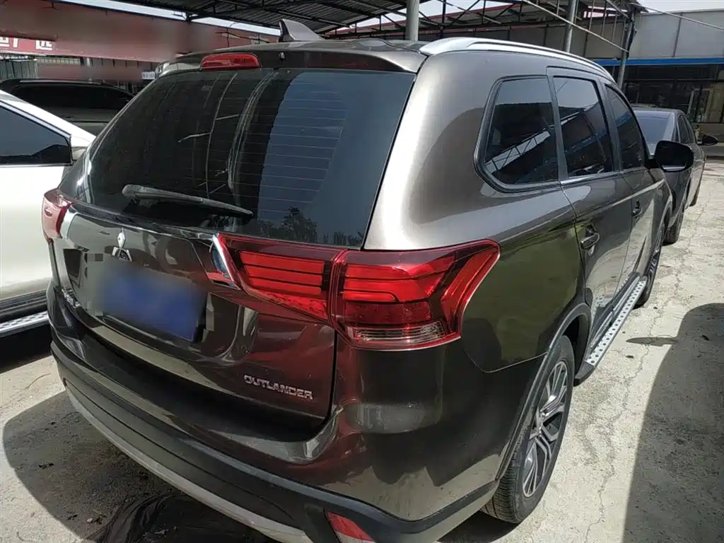 Outlander 2.0 L 2 WD Glory 5-seat