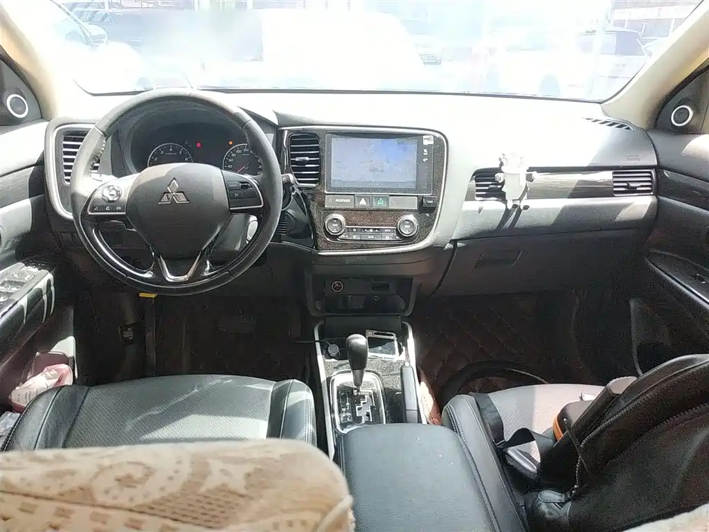 Outlander 2.0 L 2 WD Glory 5-seat